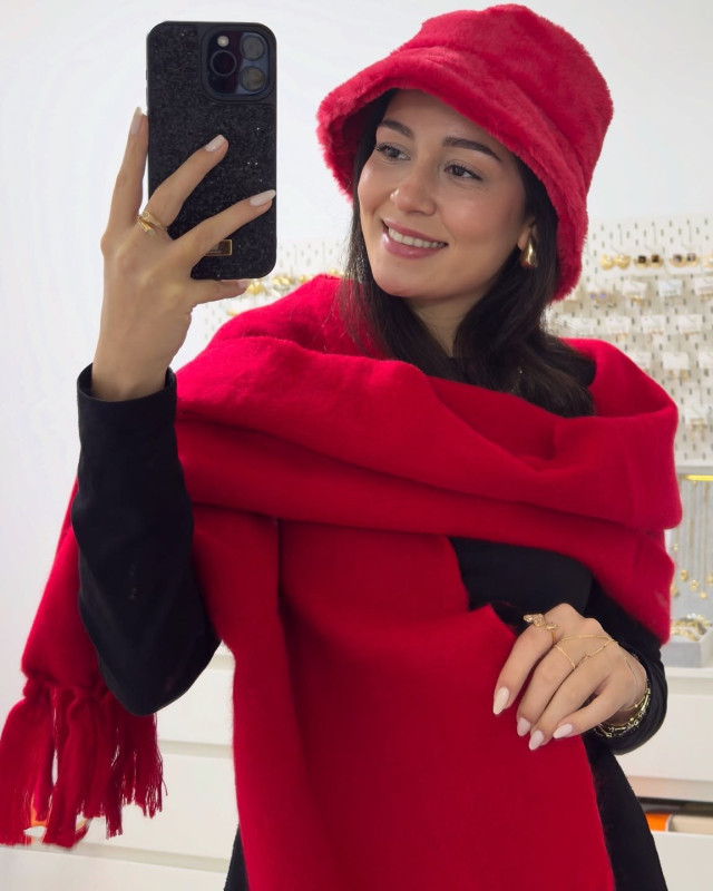 سكارف احمر سكارف احمر