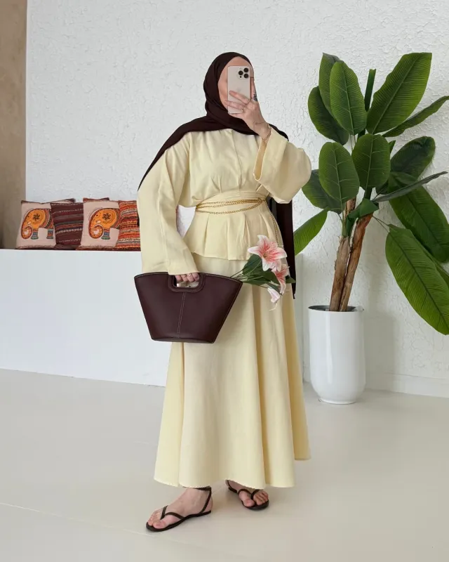 سوت قميص مع تنورة ترند اصفر